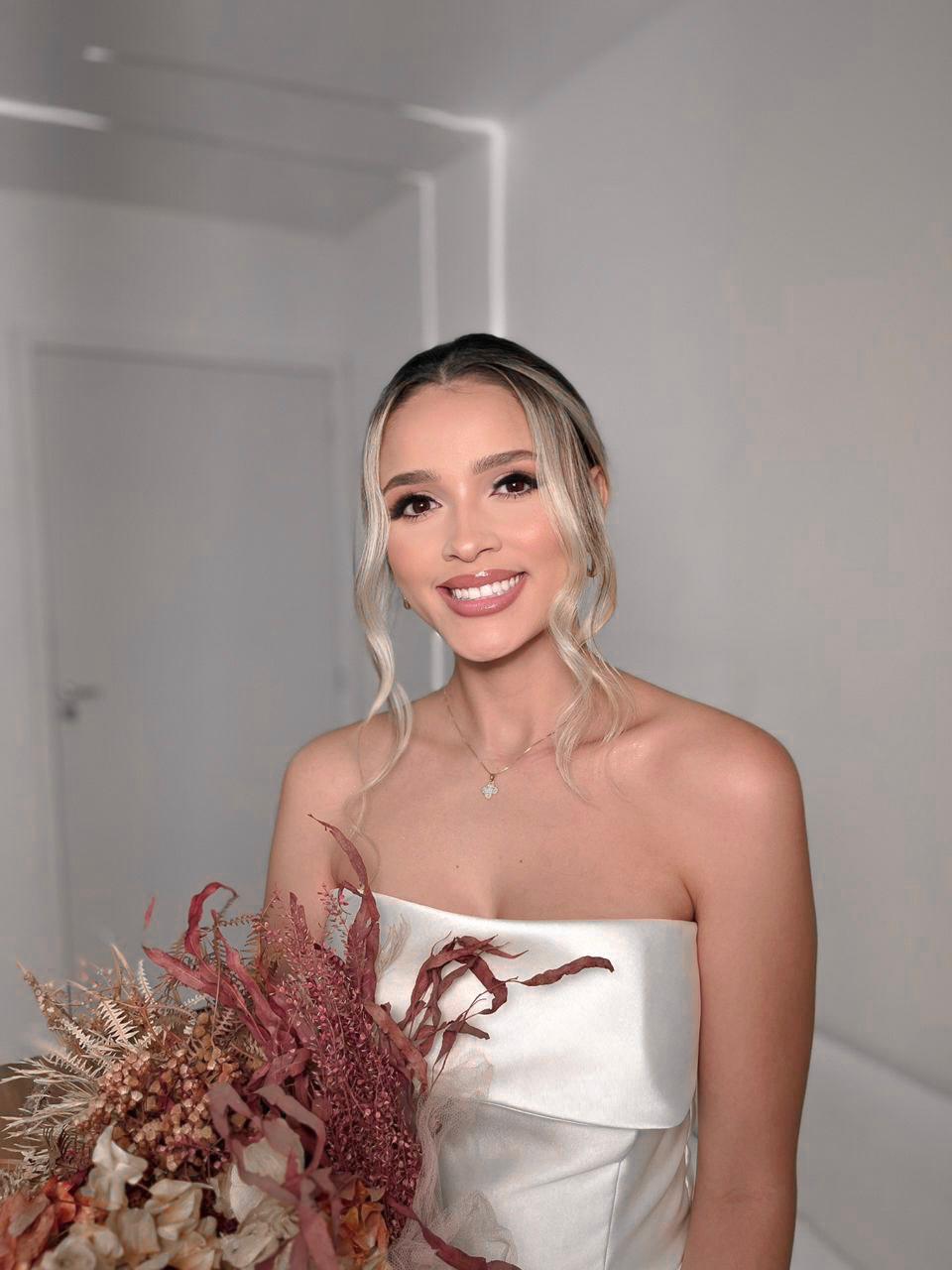 Trabalho de maquiagem assinado por Aliny Sandra - destaque 2